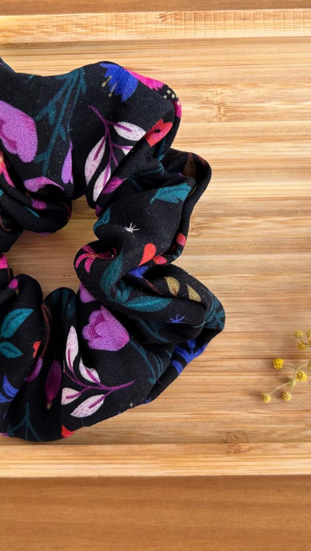 Il pleut des chouchous !!
Un petit réassort  a été fait ce matin. 
Pour un peu de printemps dans les cheveux avant l’heure. 
Dispos sur le site et à la boutique 🤗

#chouchou #cousumain #bonjourbonheurcreations #artisanatsuisse #boutiqueenligne #boutiqueneuchatel #localementsuisse #scrunchies #lisetailor